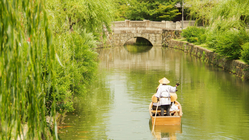美観地区の川舟流し