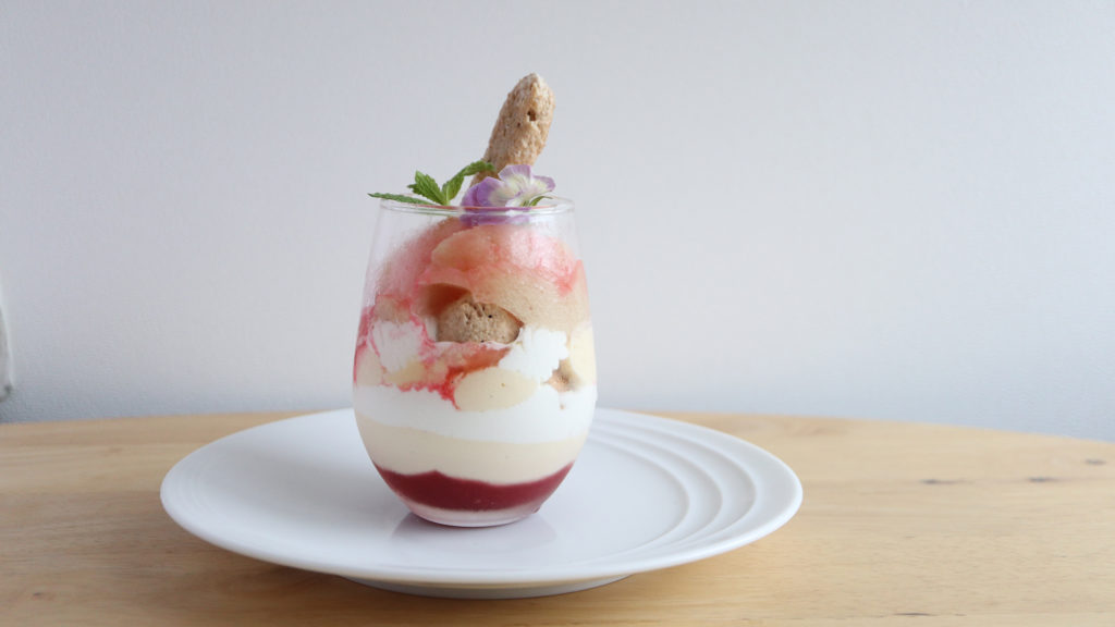 はれもけもの桃農家さんを支援する白桃のパフェ