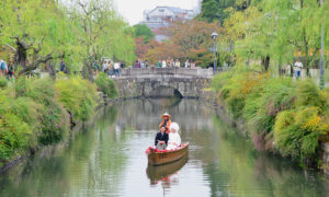 倉敷美観地区の倉敷川と川舟流し