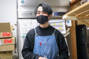 正面でカメラを見る藤原唯希（プリンキッチン）