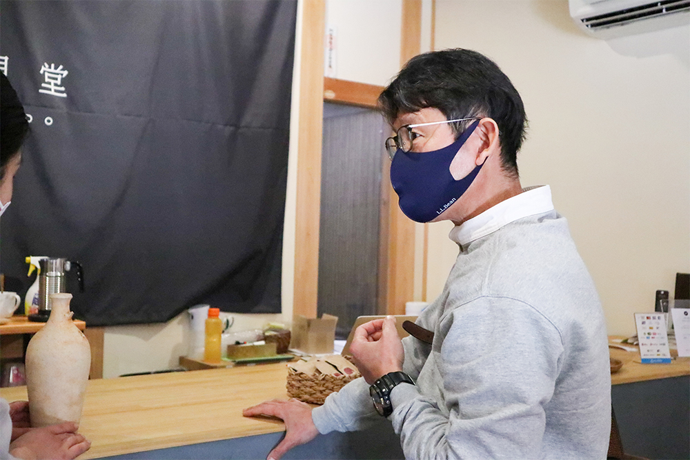 『美観堂』の取引先である『T POTTERY』の十河隆史さんの写真