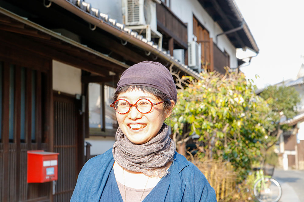 談笑する株式会社行雲美観堂アルバイト・石川優子(いしこさん) 談笑する株式会社行雲美観堂アルバイト・石川優子(いしこさん)