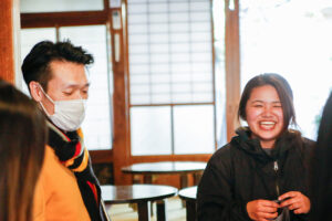 株式会社行雲のスタッフの赤木有真（じっふぃー）とHSU WEI SYUAN（こーじ）