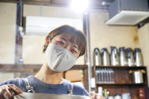 株式会社行雲カフェ有鄰庵社員・塩崎由歩（ゆうぼー）