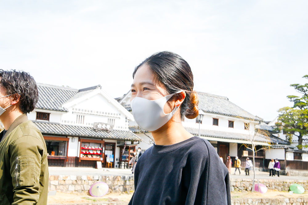 美観地区を歩く株式会社行雲美観堂、てまり社員・瀬戸珠実(たまちゃん) 美観地区を歩く株式会社行雲美観堂、てまり社員・瀬戸珠実(たまちゃん)