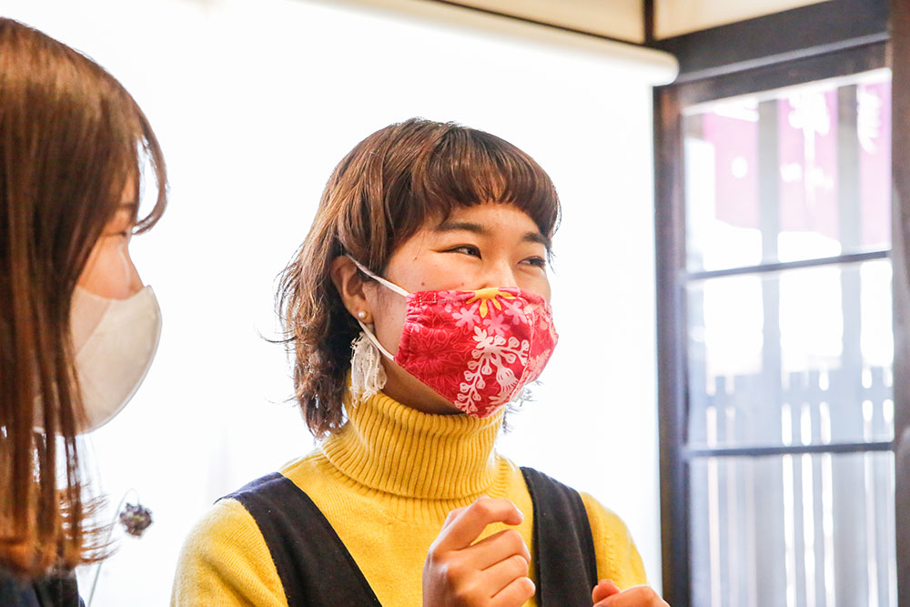 片平愛里と話している久保千聡