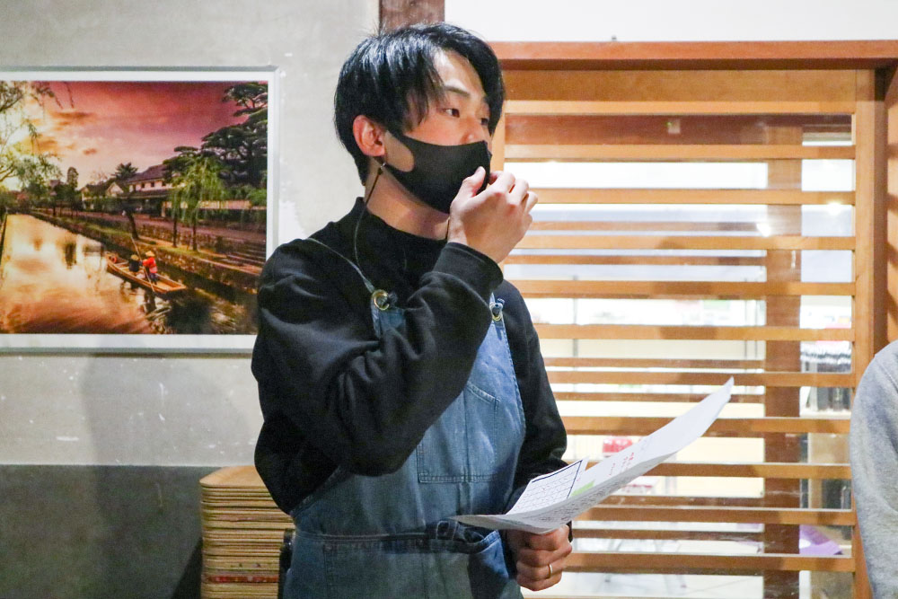 終礼をする藤原唯希