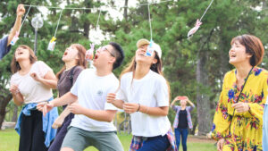 株式会社行雲バーベキューパン食い競走の様子