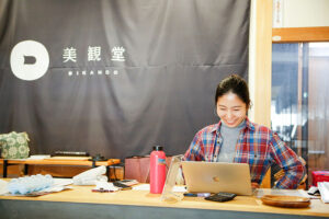 株式会社行雲美観堂、てまり社員・瀬戸珠実（たまちゃん）