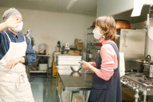 加藤泰にインタビューする久保千聡（サンカカオ）