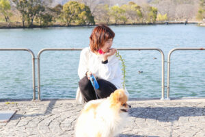 酒津公園と久保千聡（王子と右を向く）