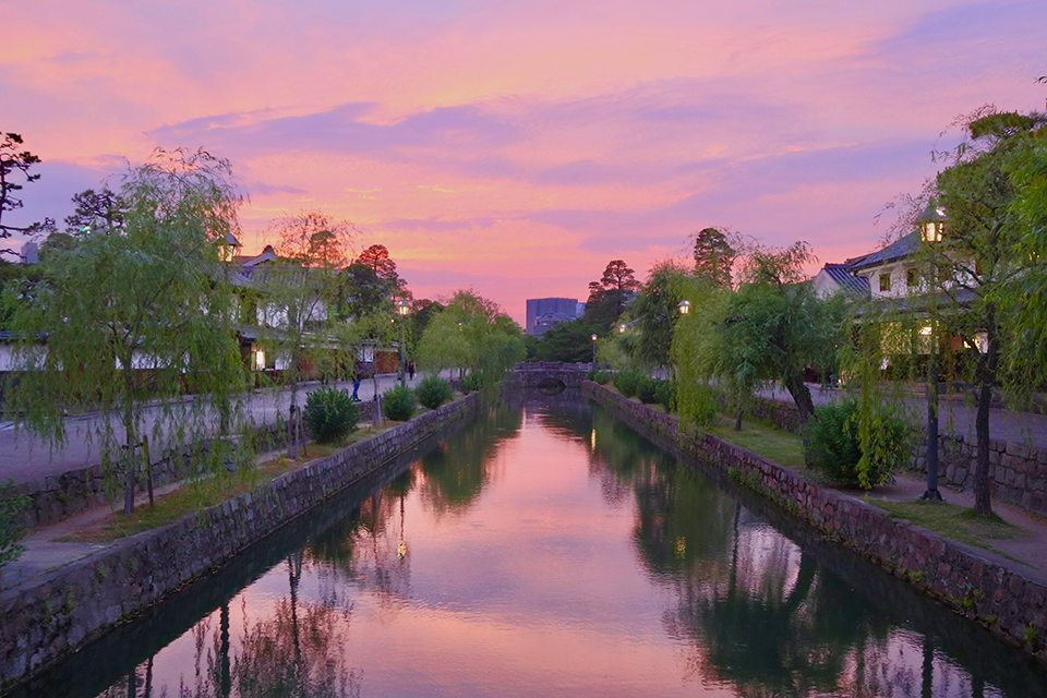 倉敷美観地区の夕暮れ