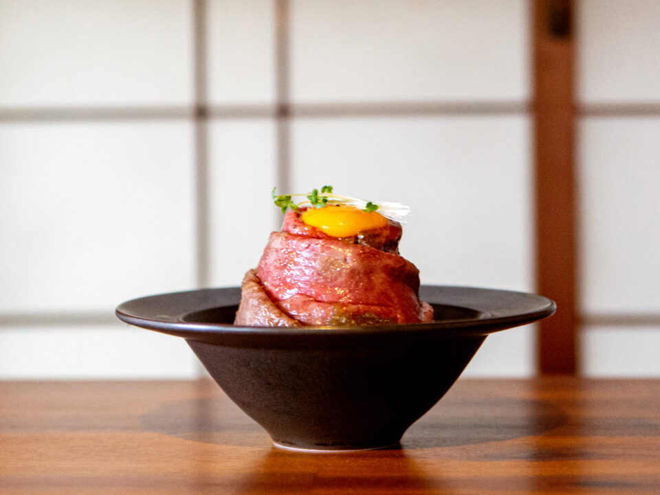 有鄰庵岡山希少和牛店の肉山雲海ローストビーフ丼