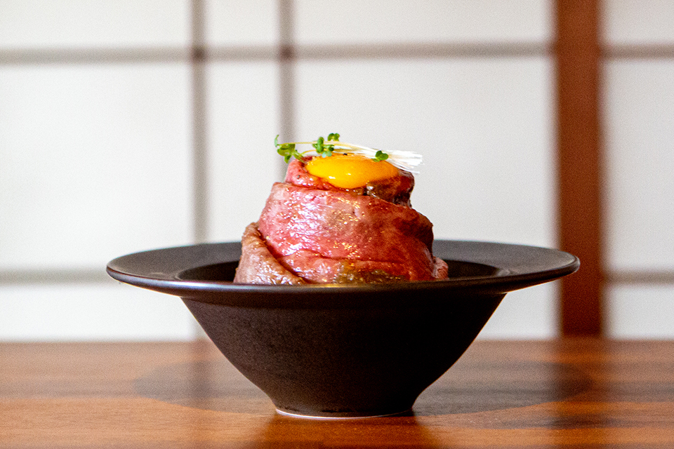 『有鄰庵岡山希少和牛店』の肉山雲海ローストビーフ丼