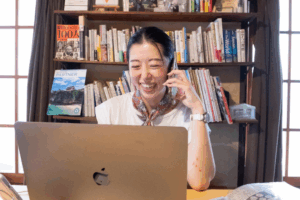 株株式会社行雲の広報&『有鄰庵』のアルバイト・小銭綾乃