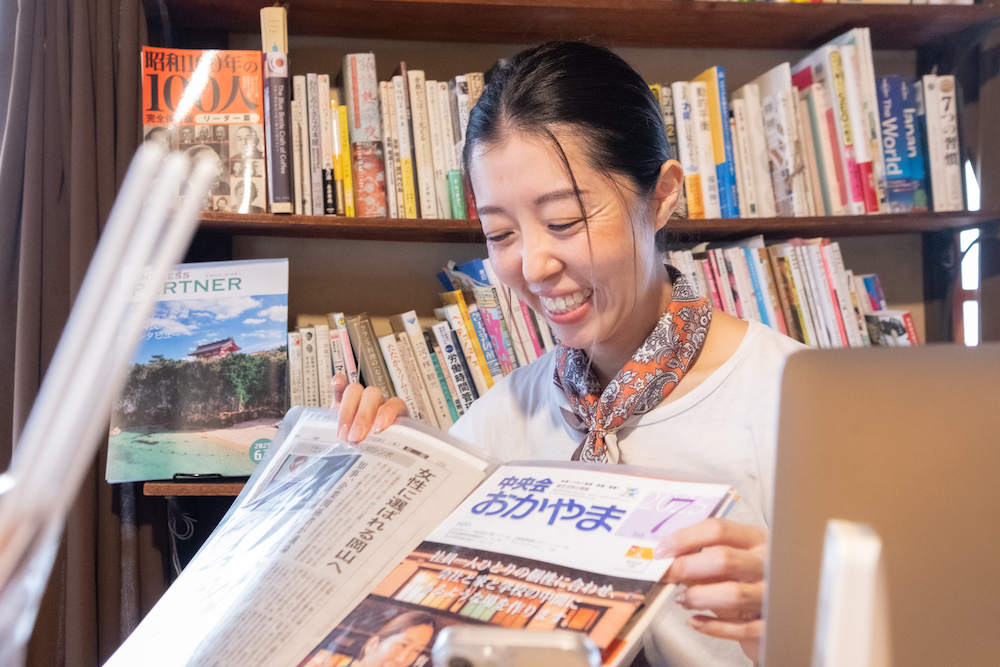 株式会社行雲の広報兼『カフェ有鄰庵』のアルバイト・小銭綾乃