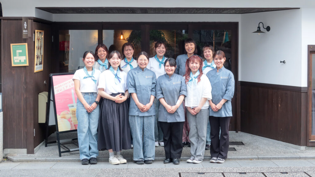 はれもけもスタッフ集合写真