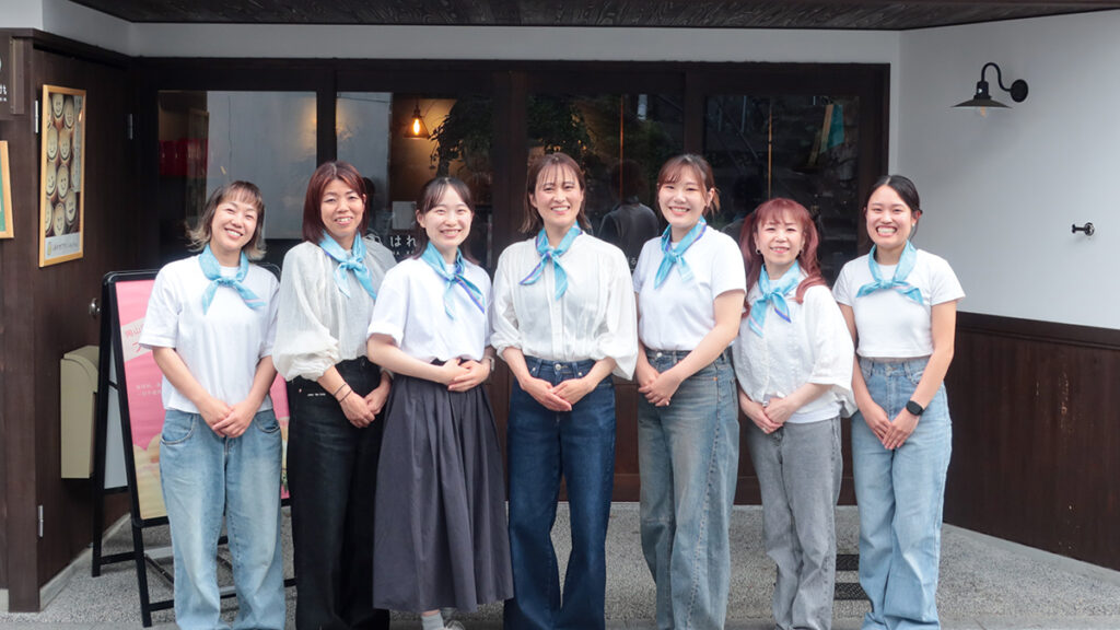 はれもけも販売スタッフ集合写真